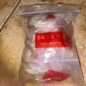 600 pcs Almond shaped nails